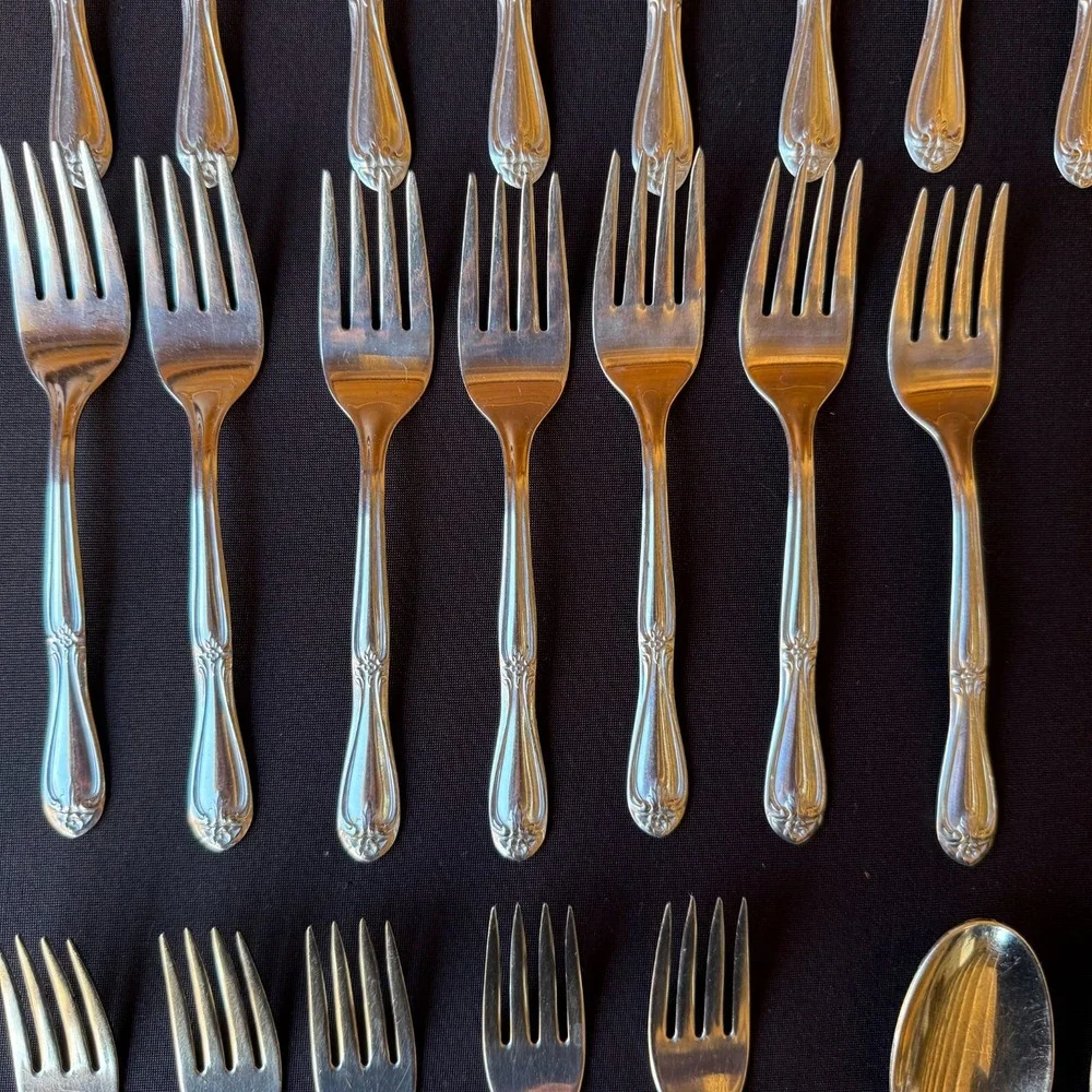 Vtg Superior Stainless USA 39 Pc Flatware Set Floral Pattern w‎ Serving